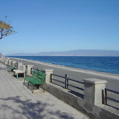 Mirone Fronte Mare Beachfront House * Roccalumera