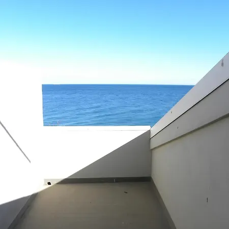 Mirone Fronte Mare Beachfront House Daire