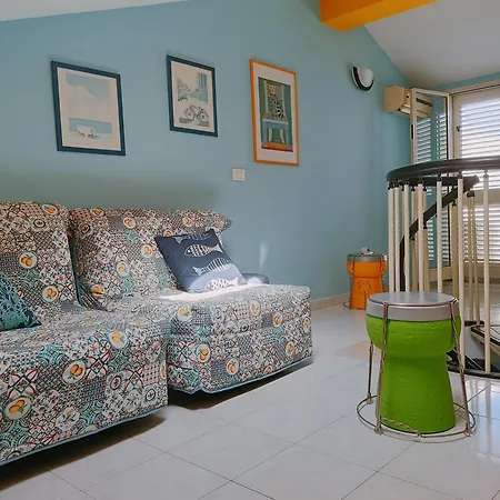 Mirone Fronte Mare Beachfront House *