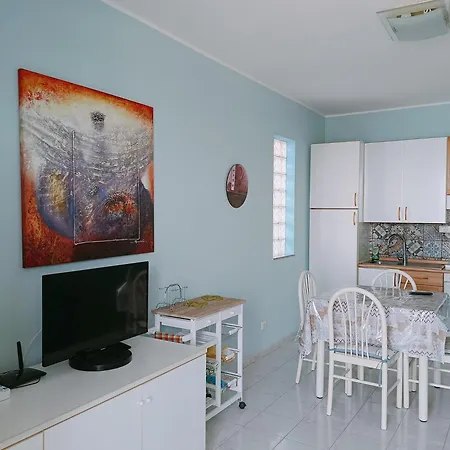 Daire Mirone Fronte Mare Beachfront House