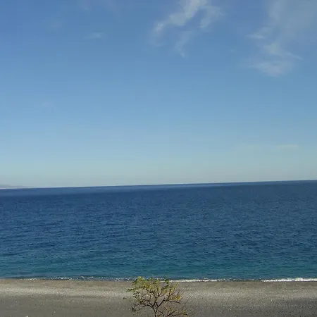 Daire Mirone Fronte Mare Beachfront House *