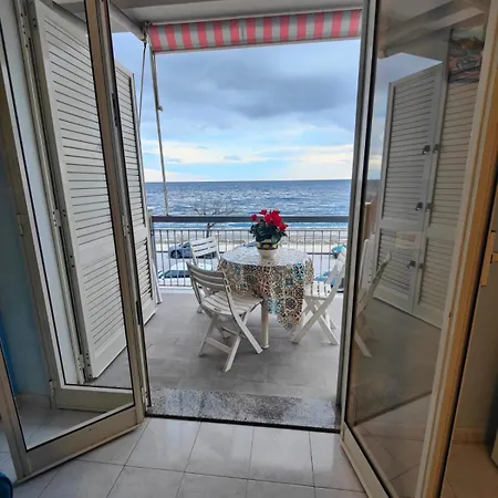Daire Mirone Fronte Mare Beachfront House