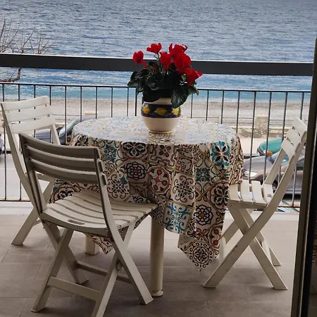 Mirone Fronte Mare Beachfront House *