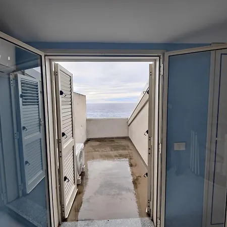 Mirone Fronte Mare Beachfront House Daire *